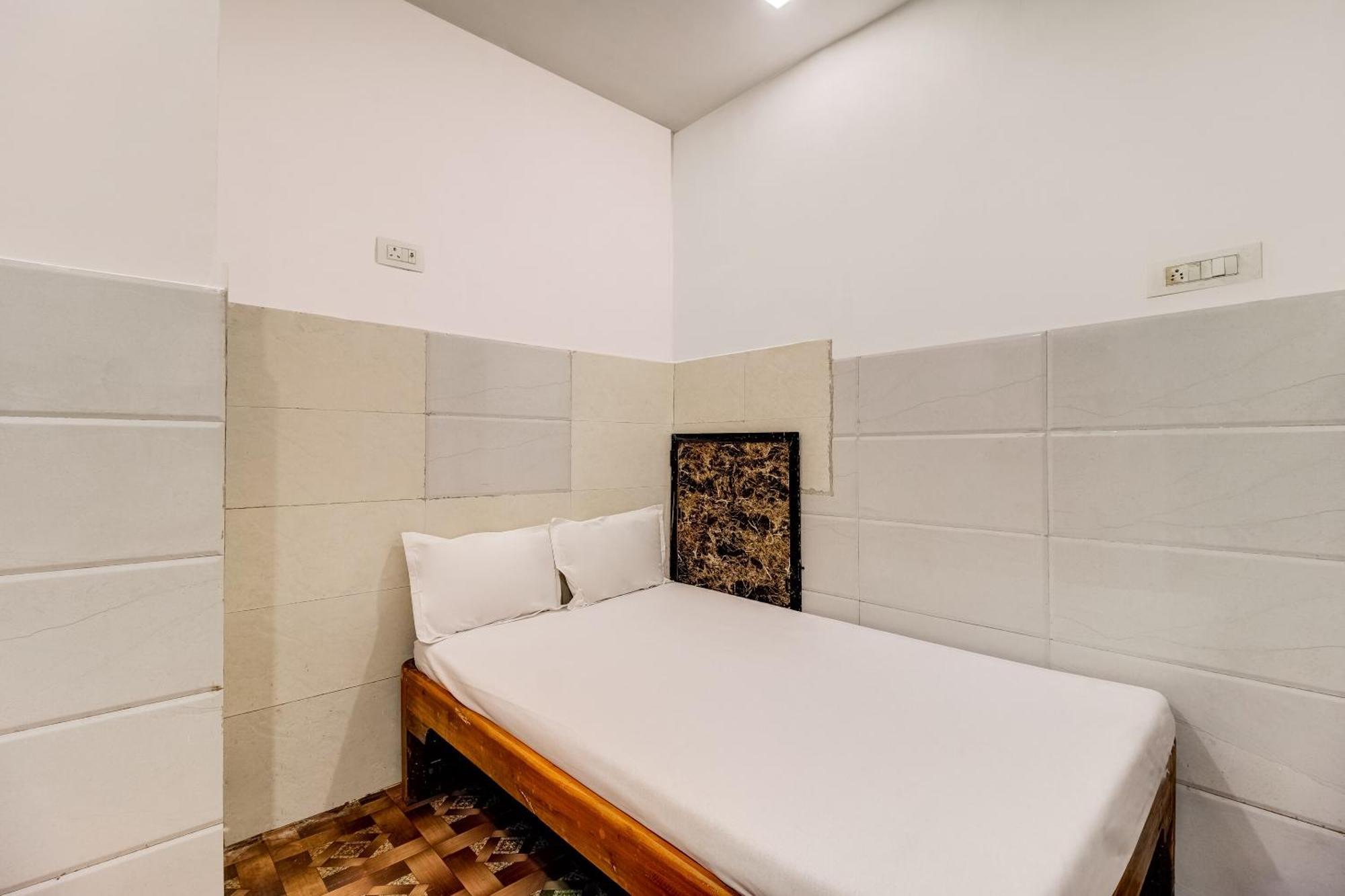 Hotel O Sargam Lodging And Boarding Ulhāsnagar Zewnętrze zdjęcie
